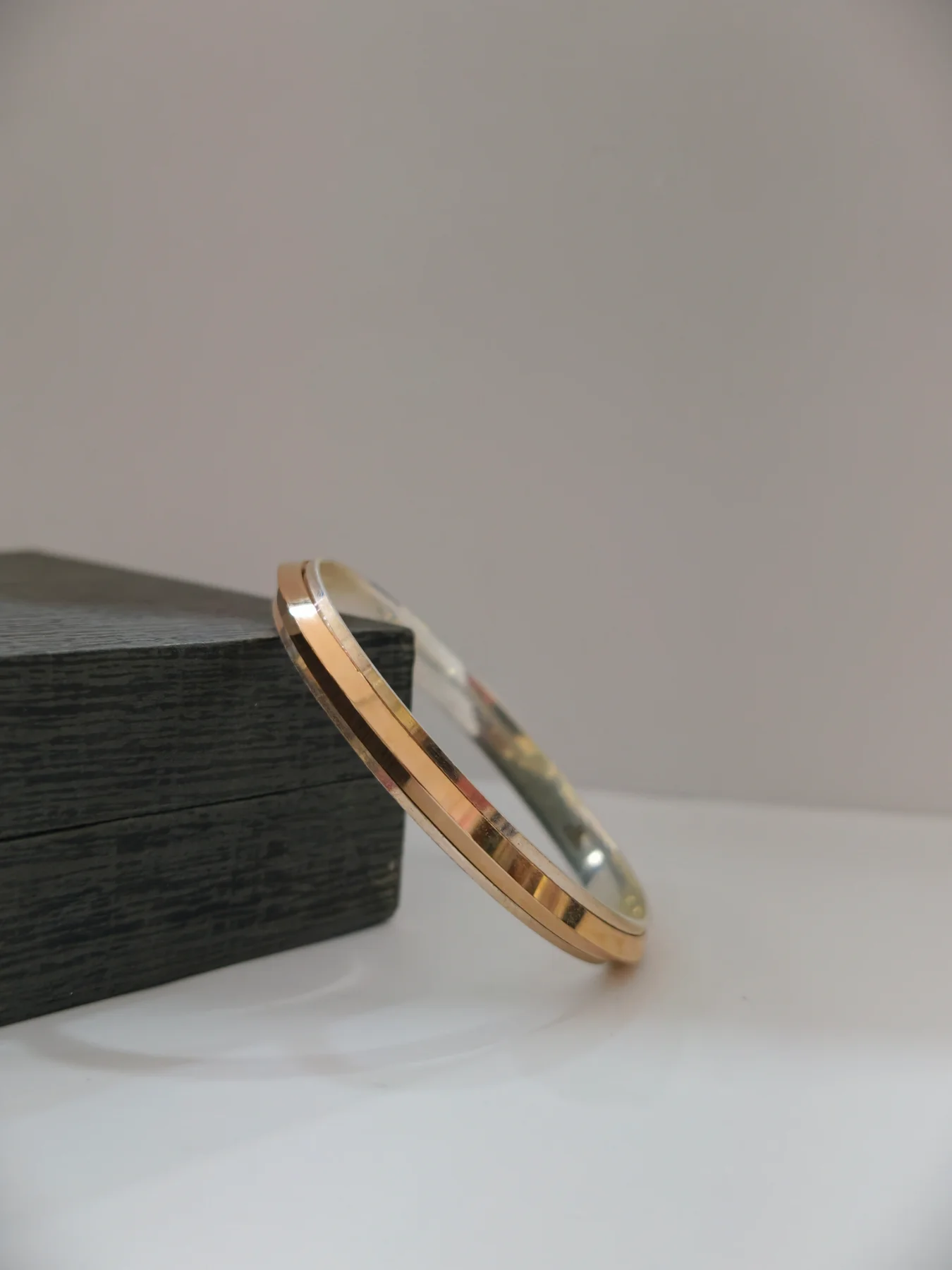 A classic silver kada featuring a smooth polished surface and dual tone finish.