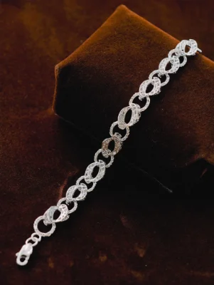 Silver Italian bracelet featuring a linked oval pattern with shiny finish.